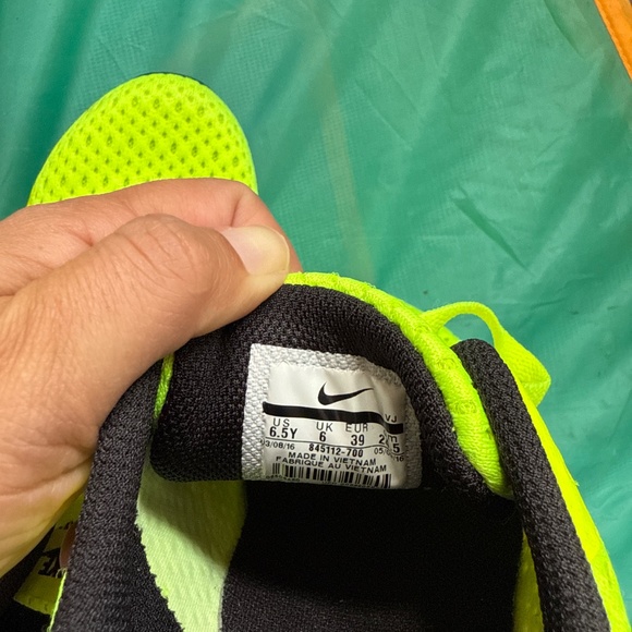 Nike shoes - Picture 5 of 6